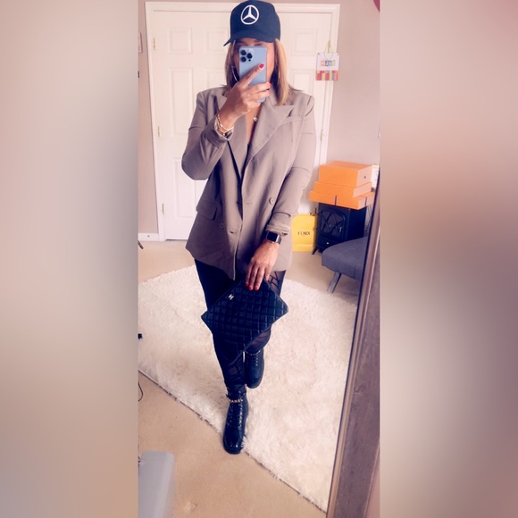 Meet your Posher, Consuelo - Picture 3 of 6